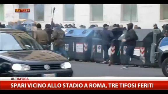 Spari vicino allo stadio a Roma, tre tifosi feriti