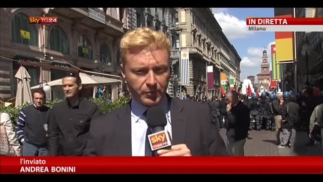 Protesta davanti a sede di Expo durante il vertice con Renzi