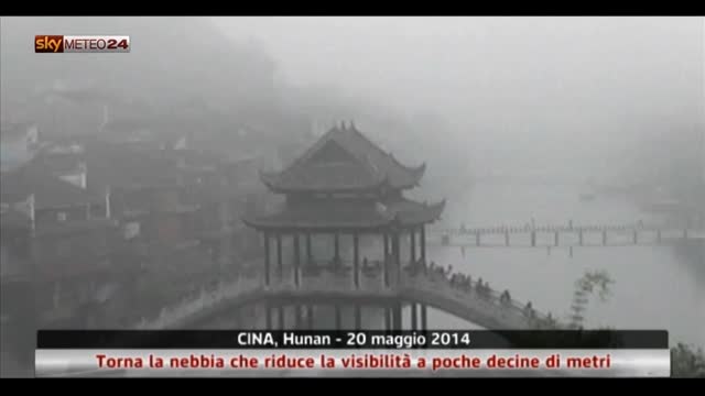 Cina: densa nebbia riduce visibilità a poche decine di metri