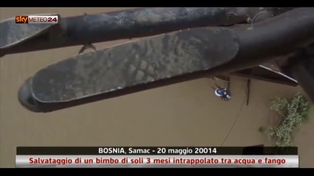 Bosnia: salvato bimbo di 3 mesi bloccato tra acqua e fango