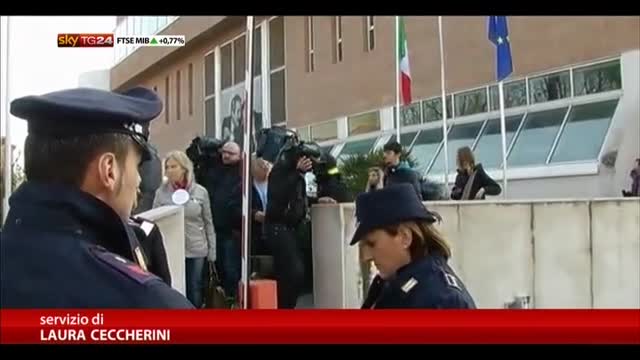 Sfigurata con l'acido, colpevole tenta suicidio in carcere