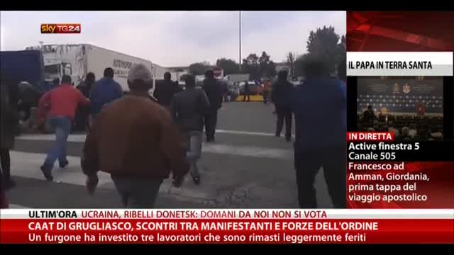 Caat Grugliasco, scontri tra manifestanti e forze d'ordine