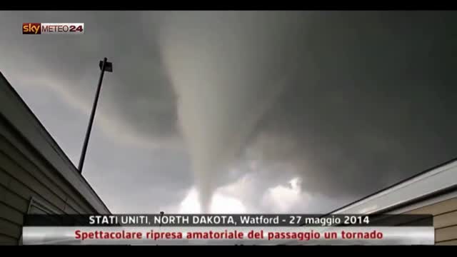 USA, spettacolare ripresa del passaggio di un tornado: VIDEO