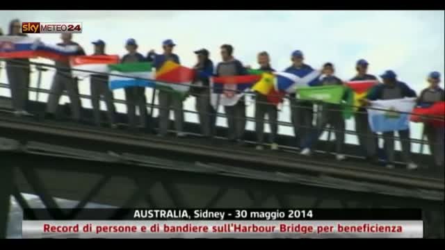 Record di persone e di bandiere a Sidney per beneficienza
