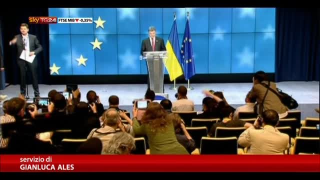 Ucraina, firmato accordo associazione con UE