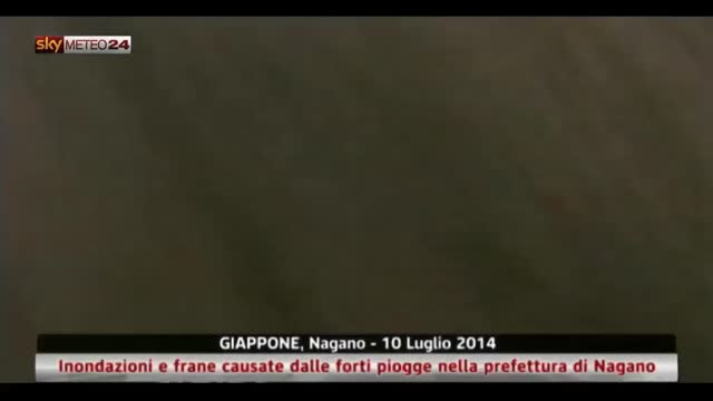 Giappone, inondazioni e frane causate dalle forti piogge