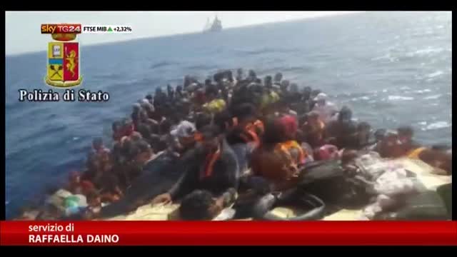A Trapani nave Etna della Marina Militare con 1.171 migranti