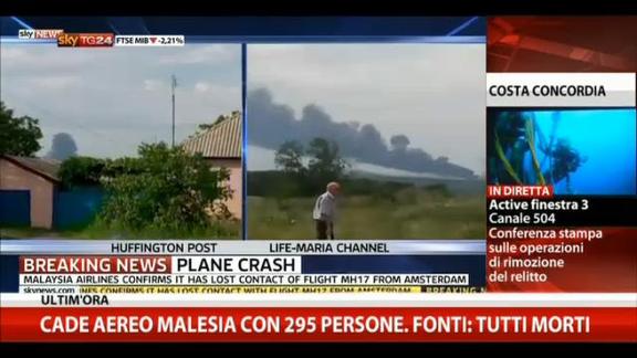 Cade aereo Malesia con 295 persone. Fonti: tutti morti