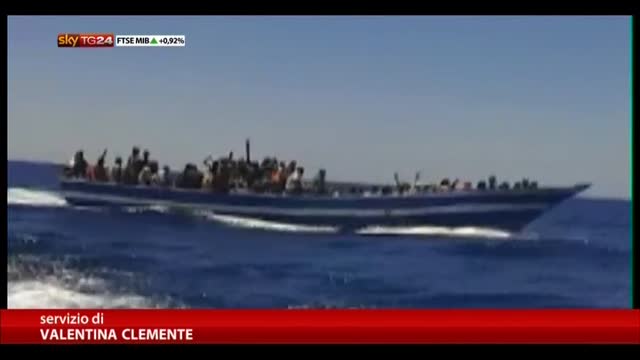 Immigrazione: gettati in mare da scafisti, 5 arresti