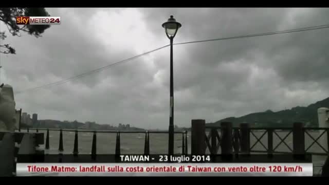 Tifone Matmo: landfall sulla costa orientale di Taiwan