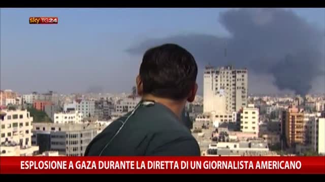 Esplosione a Gaza nella diretta di un giornalista americano