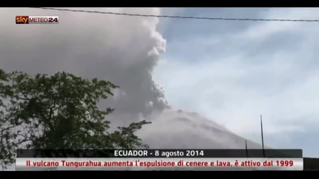 Il vulcano Tungurahua, attivo dal 1999, erutta cenere e lava