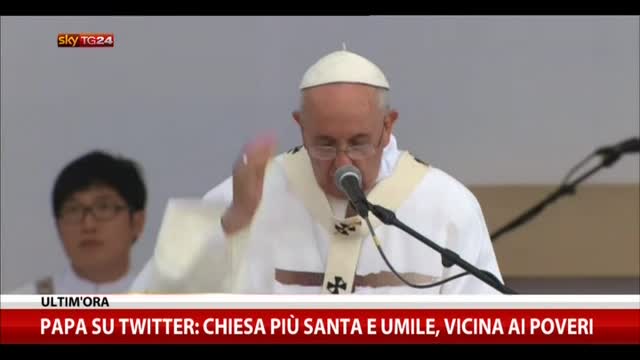 Papa su Twitter: Chiesa più santa e umile, vicina ai poveri