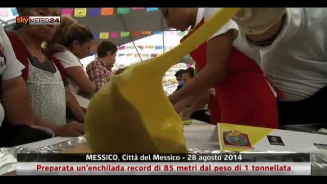 Messico, preparata un’enchilada record di 85 metri. Video
