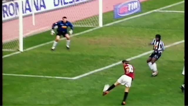 I gol più belli di Totti: 20 anni fa il primo in giallorosso