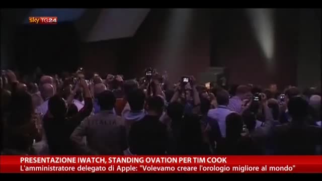 Presentazione iWatch, standing ovation per Tim Cook