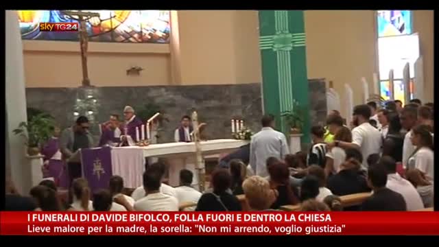 I funerali di Biforlco, folla fuori e dentro la Chiesa