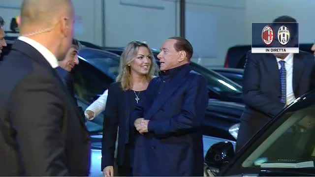 Milan-Juve, l'arrivo di Berlusconi e Francesca Pascale