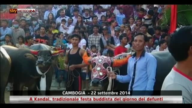 Cambogia, a Kandal festa buddista del giorno dei defunti