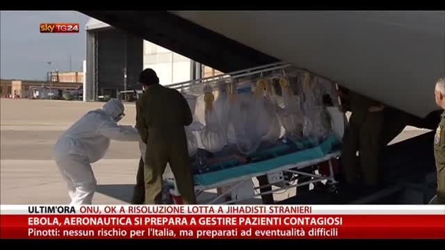 Ebola, aeronautica si prepara a gestire pazienti contagiosi