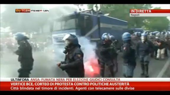 Vertice Bce, scontri in diretta tra Polizia e manifestanti