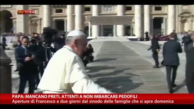 Papa: mancano preti, attenti a non imbarcare pedofili