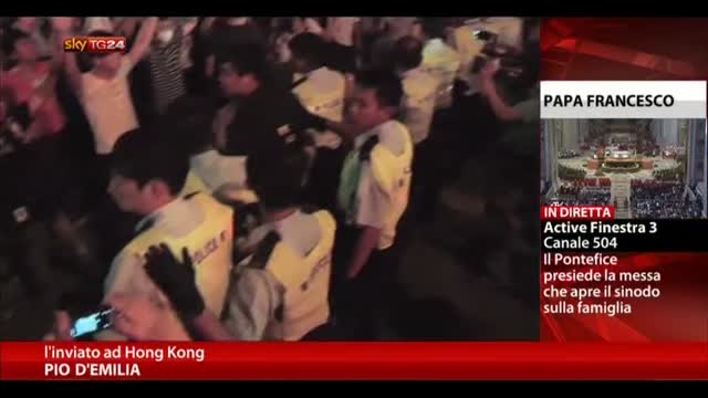Hong Kong, Governo: via dalle piazze o useremo la forza