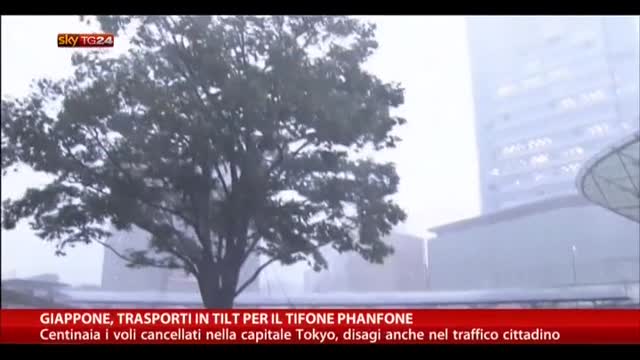 Giappone, trasporti in tilt per il tifone Phanfone