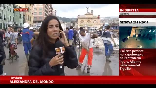 Alluvione Genova, volontari al lavoro