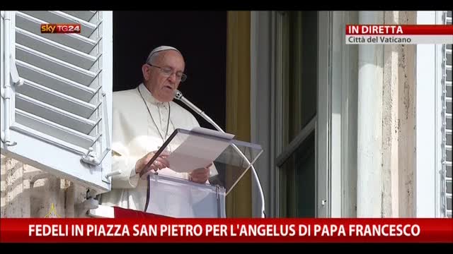 Papa: prego per Genova duramente colpita da alluvione