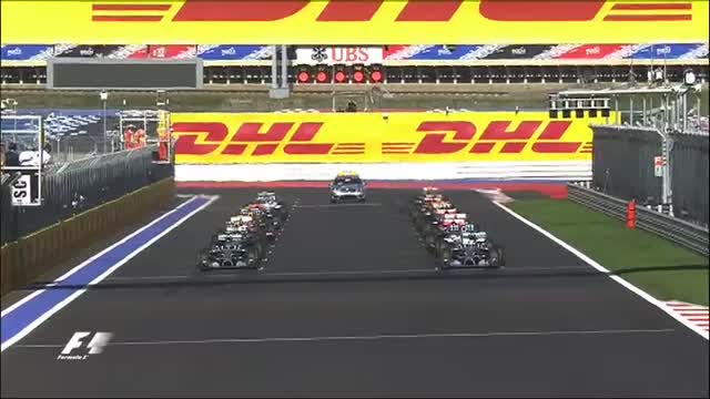 GP Russia, la partenza: Hamilton tiene la testa
