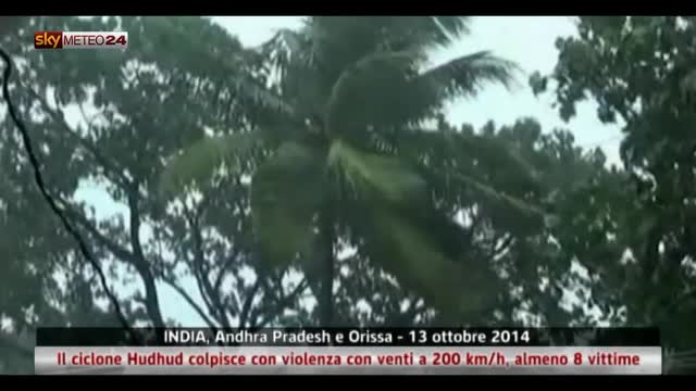 India, Il ciclone Hudhud colpisce con venti a 200 km/h