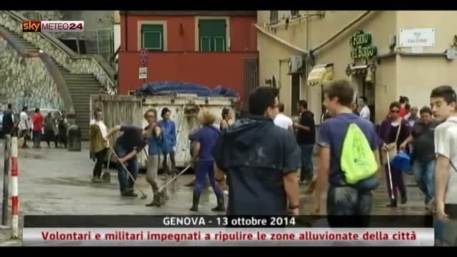 Genova: volontari e militari impegnati a ripulire le zone