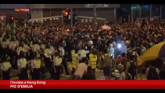 Hong Kong, scontri tra manifestanti pro-democrazia e polizia