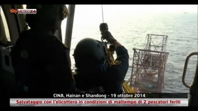Cina, salvataggio con l’elicottero di 2 pescatori feriti