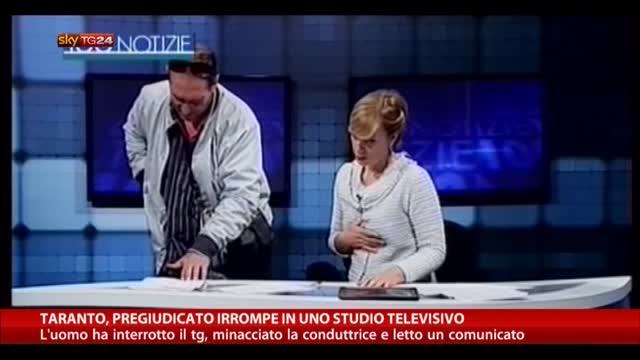 Taranto, pregiudicato irrompe in uno studio televisivo