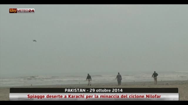 Pakistan, spiagge deserte a Karachi per la minaccia Nilofar