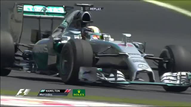 GP Brasile, si gira Hamilton a metà gara 