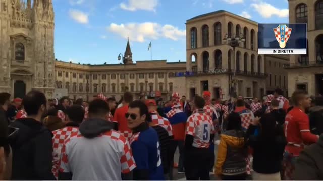 Italia-Croazia, tifosi in Piazza Duomo a Milano