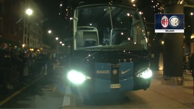 Derby, il pullman dell'Inter in partenza verso San Siro