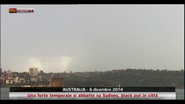 Una forte temporale si abbatte su Sydney, black out in città