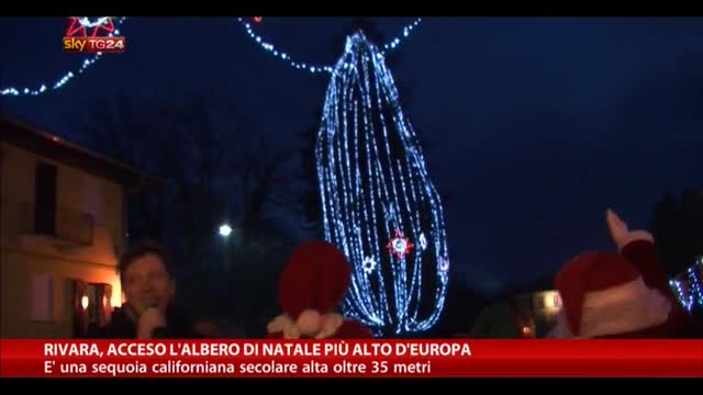 Rivara, acceso l'albero di Natale più alto d'Europa