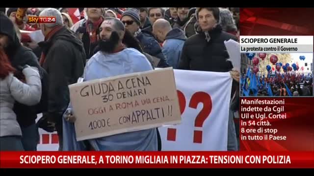 Sciopero generale, a Torino tensioni in piazza con polizia