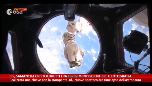 ISS, Cristoforetti tra esperimenti scientifici e fotografie