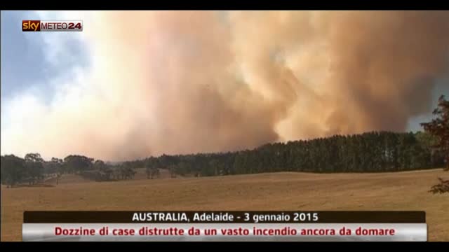 Australia, dozzine di case distrutte da un vasto incendio