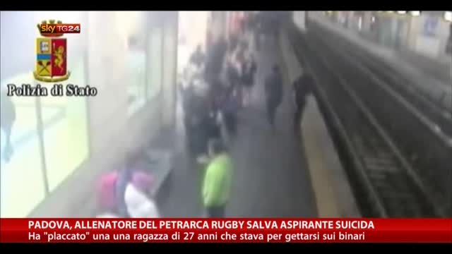 Padova, allenatore rugby salva ragazza da suicidio su binari
