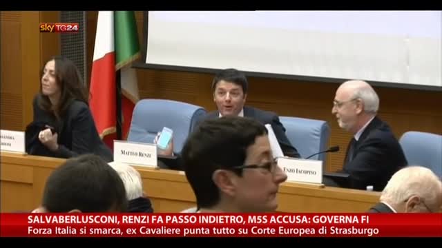 Salva-Berlusconi, Renzi fa passo indietro, M5s: governa FI