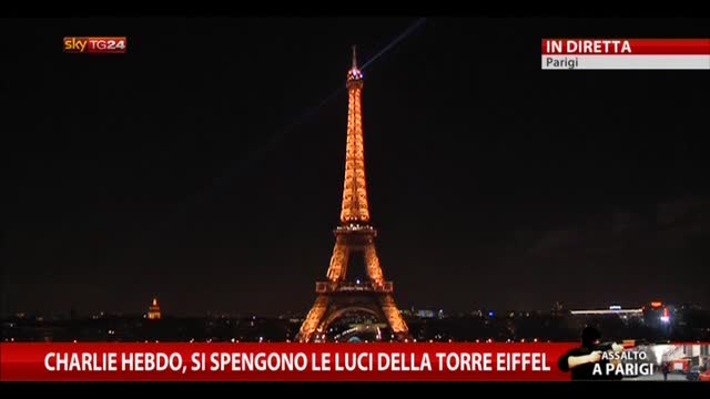 Charlie Hebdo, si spengono le luci della Torre Eiffel