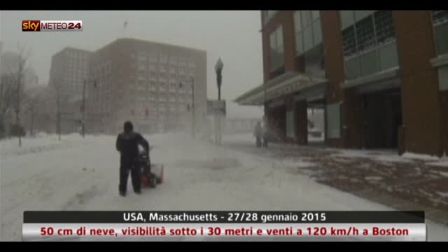 A Boston la tempesta scarica 50 cm di neve in 24 ore