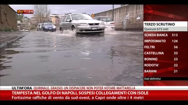 Tempesta nel golfo di Napoli, sospesi collegamenti con isole